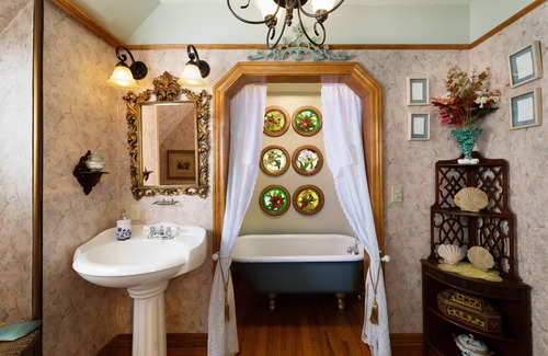 Manistee Bed & Breakfast | The Dempsey Manor Bed & Breakfast Inn