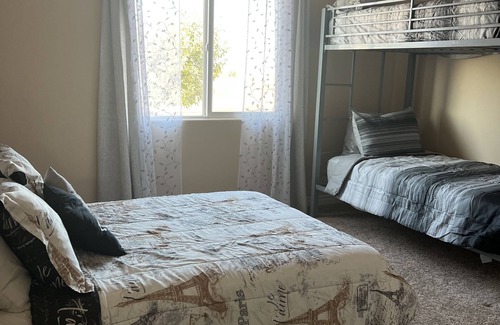 Hesperia House | The Desert Den - cozy home with a nice view!