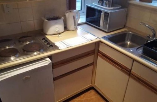 Exmouth Bed & Breakfast | The Devoncourt Resort