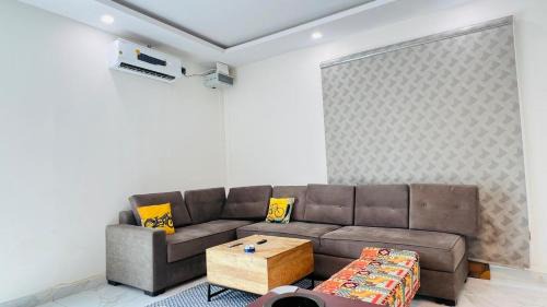 Noida House | The Dhaulidhar Farm