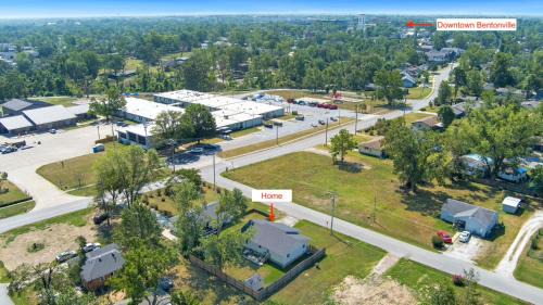 Downtown House | The Dime-1 mi to Downtown-1 Block to MTB Trail