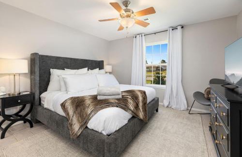 Downtown House | The Dime-1 mi to Downtown-1 Block to MTB Trail