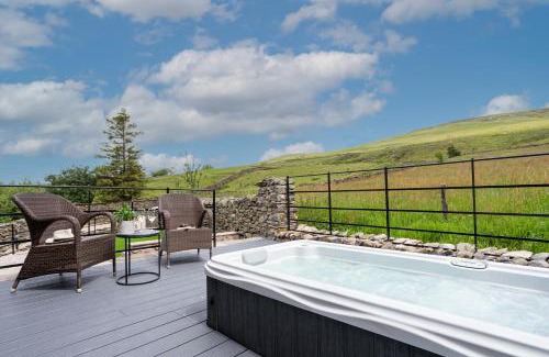 Middleton House | The Dog House with Hot Tub
