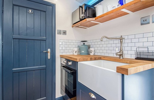 The Hebrides Cottage | The Drift Shepherd's Hut - UKC6878
