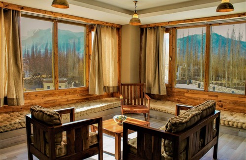 She Hotel | The Driftwood Ladakh