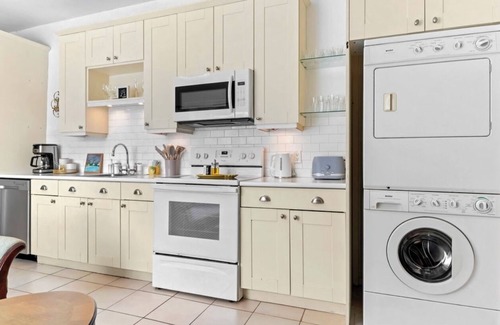 Queens Square Apartment | The Duchess Mary