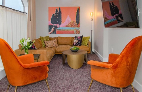 Dundee Hotel | The Dundee - A Trace Hotel