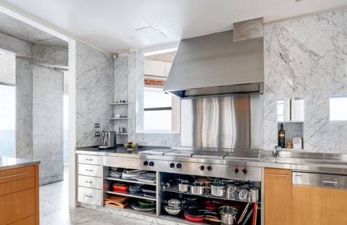 South Coogee House | The Edge: Where Luxury and Nature Meet