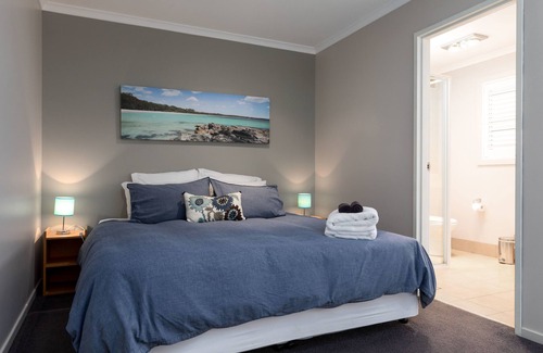 Sanctuary Point Bed & Breakfast | The Edgewater Bed & Breakfast