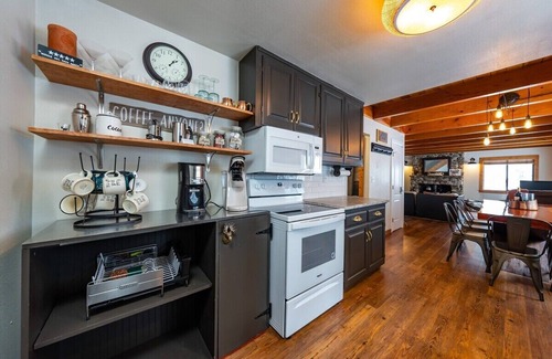 Shaver Lake Cabin | The Elderberry Retreat - It's a Dream Location!