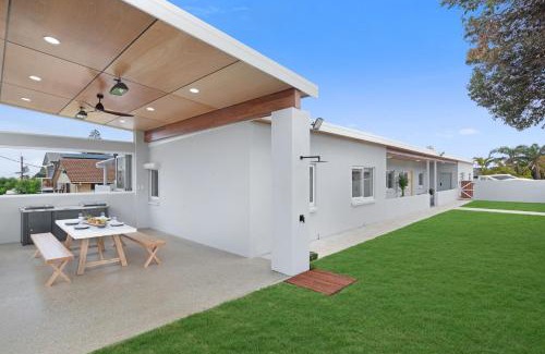 Christies Beach Apartment | The Elements l Water l 4 Stunning Apartments each with Private Outdoor Dining l Walk to the Beach l Pet Family and Event Friendly l Wifi l Netflix l Outdoor Shower l Communal BBQ Pavilion and Lawn Area l