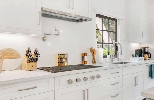 Central Park Villa | The Elysian - Stunning Luxury 4 Bed