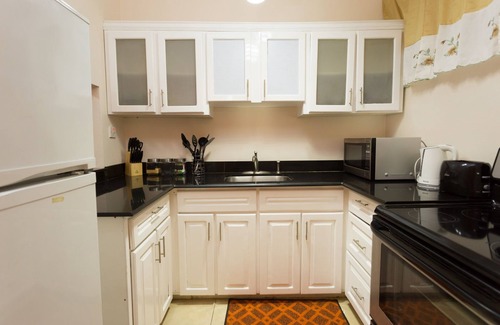 Beverly Hills Apartment | The Embassy Luxury Apt Crystal Towers II
