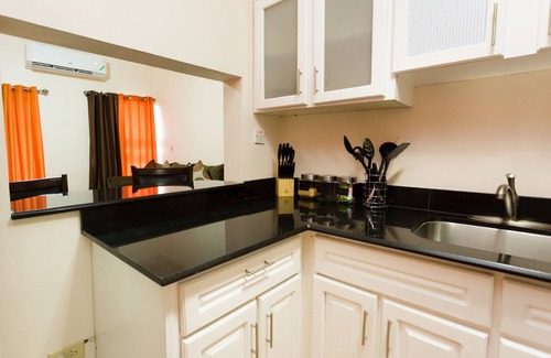 Beverly Hills Apartment | The Embassy Luxury Apt Crystal Towers II