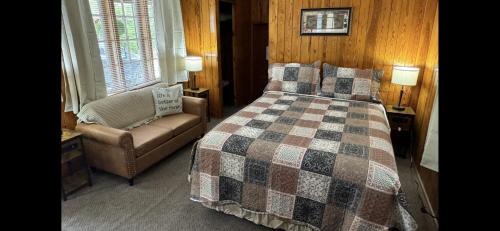 Chimney Rock Hotel | The Evening Shade River Lodge and Cabins