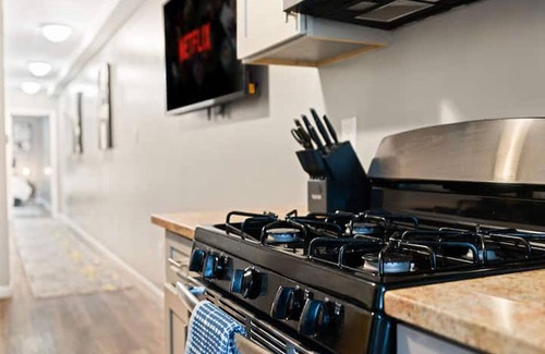 East Parkside Apartment | The Executive Philly Zoo King Retreat Parking