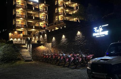 Mustang Resort | The face resort