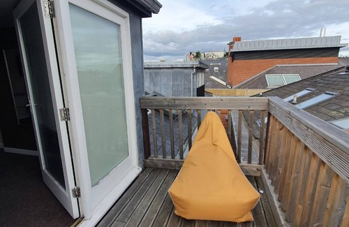 Liverpool City Centre Apartment | The Famous Floor Sleeps 26 and Group Acc Sleeps30
