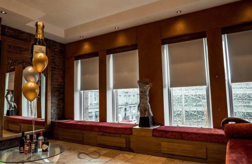 Liverpool City Centre House | The Famous Floor Sleeps 26 And Group Acc Sleeps30