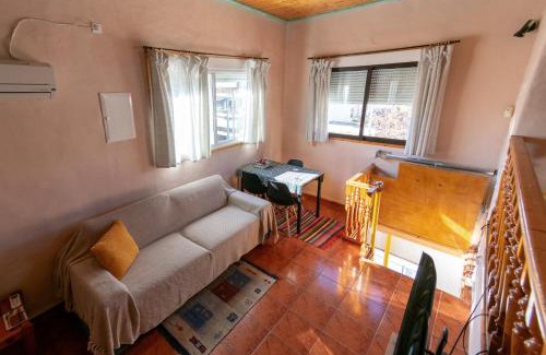 Petralona Apartment | The Filopappou Hive