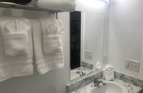 Long Beach Hotel | The Fireside Inn