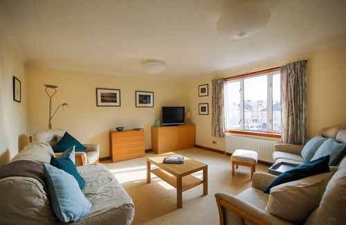 Helensburgh Apartment | The Flat in the Square