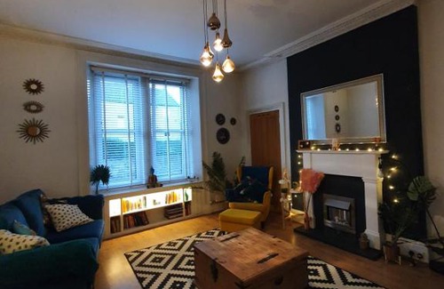 Dalry Apartment | The Flat with the Pink Door