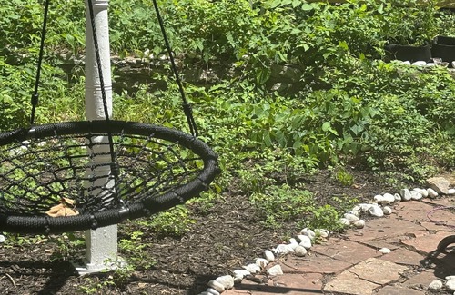 Kansas City House | The Forest House. Charming 2-bedroom house with AC, WiFi in terrific Kansas City