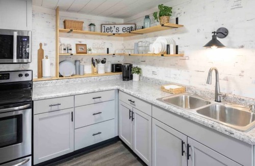 Ross House | The Foxx Den