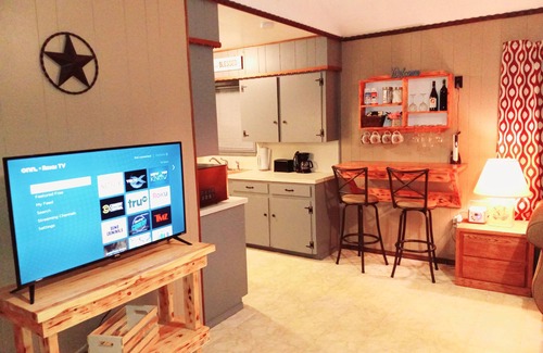 Franklin Cabin | The Franklin Ranch Hunter's Cabin - 35 Minutes from Texas A&M football!