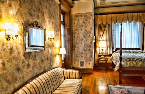 Reading House | The Gables at Stirling Guest Hotel