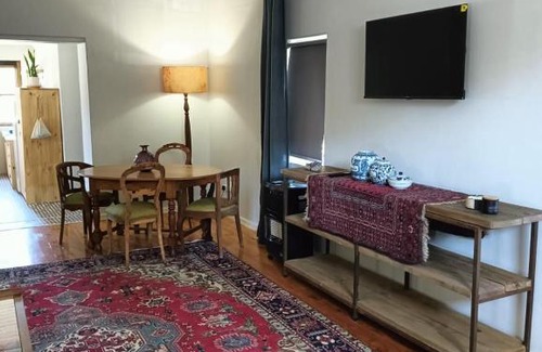 Barrydale Apartment | The Galleons