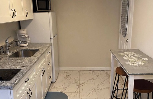 Barelas Apartment | The Garden Apartment at the Craftsmen