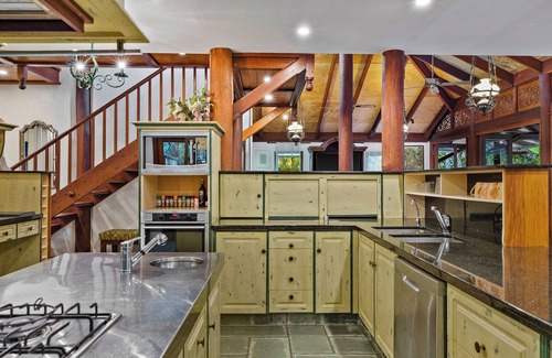 Byron Bay Cabin | The Garden Burees