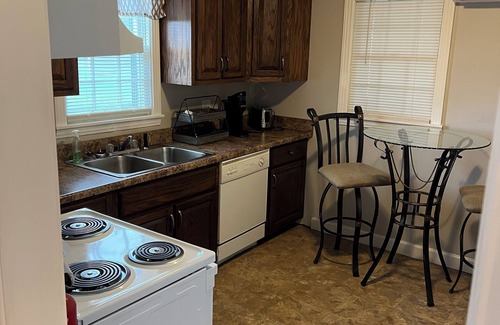Gamaliel House | The Gatehouse, 2-bedroom house in charming Gamaliel with WiFi, AC, pet friendly.