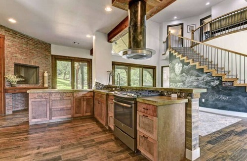 Fair Oaks House | The Gathering Spot: Creekside Stay & Event Venue