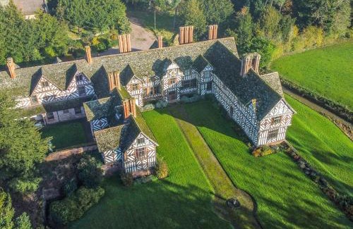 Eaton Mascott House | The Generals Quarters