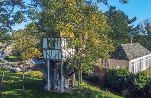 Eaton Mascott House | The Generals Quarters