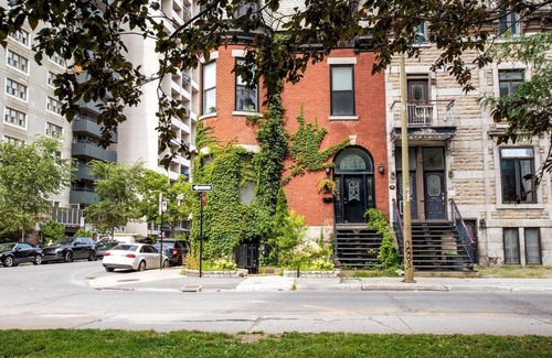 Shaughnessy Village Apartment | The Genesis, Superbe Condo - Down Town Montreal