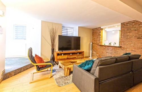 Shaughnessy Village Apartment | The Genesis, Superbe Condo - Down Town Montreal