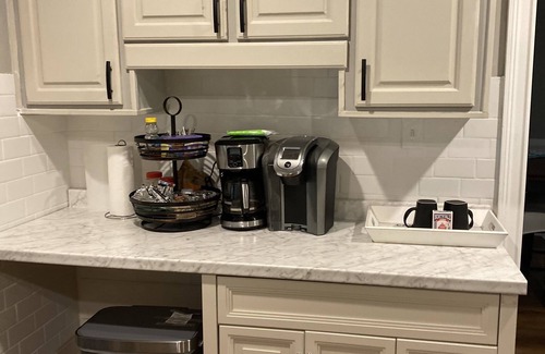 Raintree House | The Geode, Cheerful, serene Jewelry box , 4 br, 2.5 bath, breathtaking views