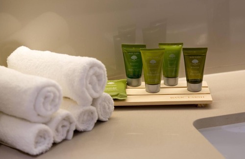 Eight Mile Plains Hotel | The Glen Hotel & Suites