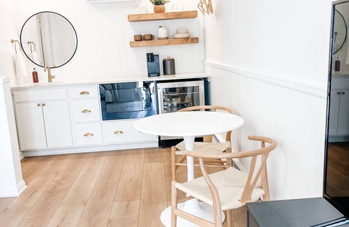 Whitehall Apartment | The Goldie Room - #21