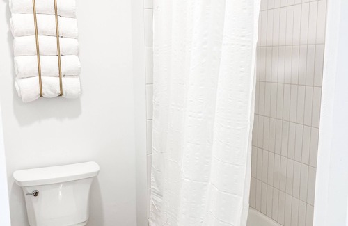 Whitehall Apartment | The Goldie Room - #21