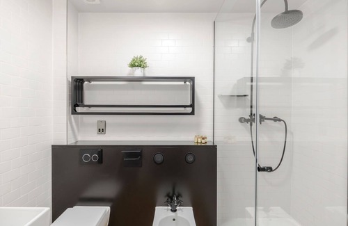 Covent Garden Apartment | The Good Vibes Parlor - Covent Garden - by Frankie Says