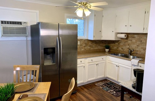 Downtown Niagara Falls House | The Gorge View Villa-with Yard & Parking