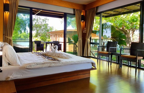 Samut Songkhram Hotel | The Grace Amphawa Resort