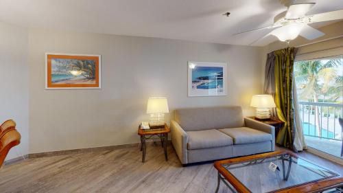 Crystal Harbour Apartment | The Grand Caymanian Resort