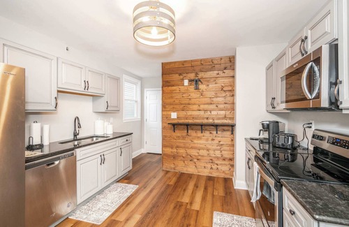 Ludlow House | The Grand Elm House – Updated 4 BDR Close to City!