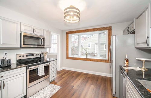 Ludlow House | The Grand Elm House – Updated 4 BDR Close to City!